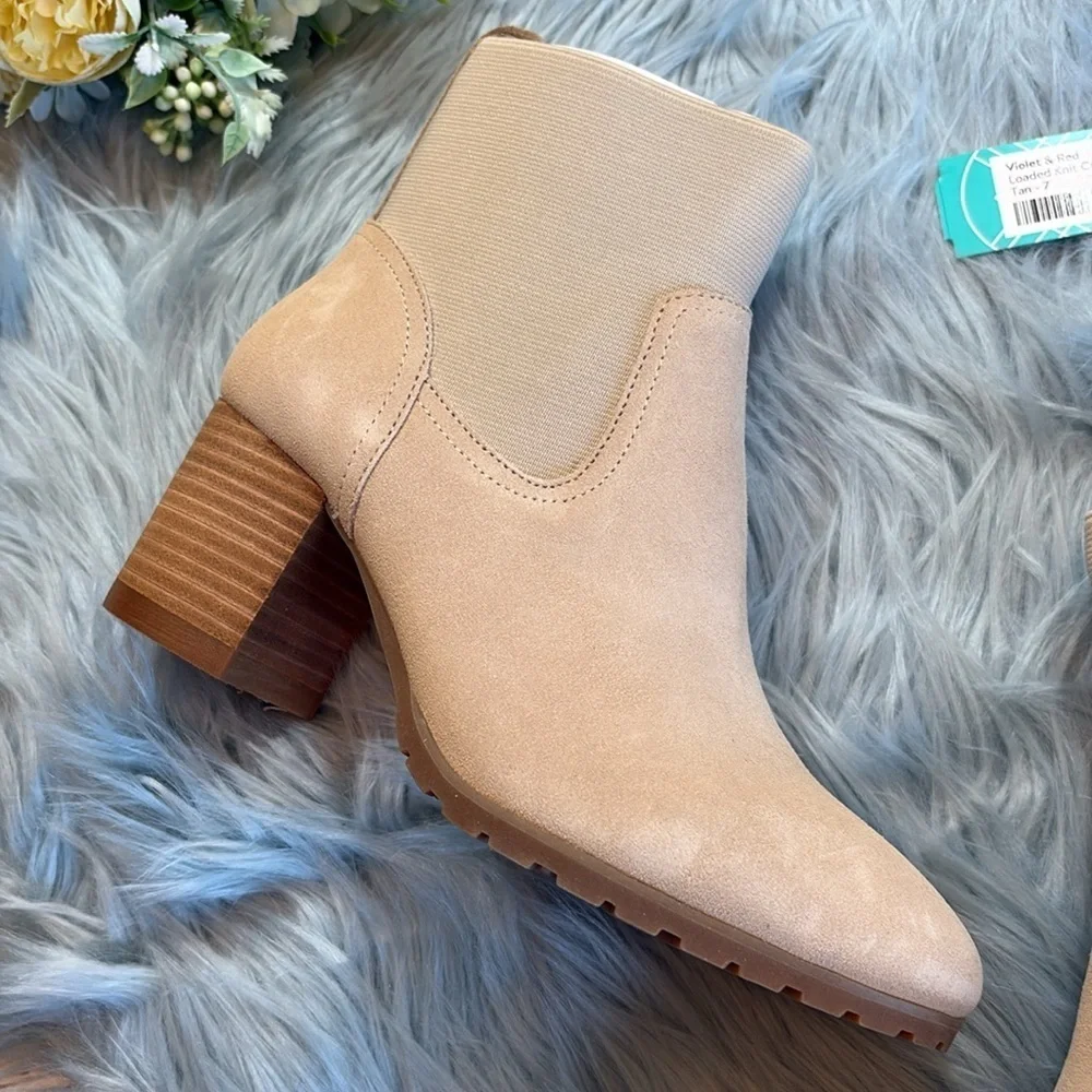 NWT Stitch Fix Violet & Red Loaded Knit Cuff Bootie Tan